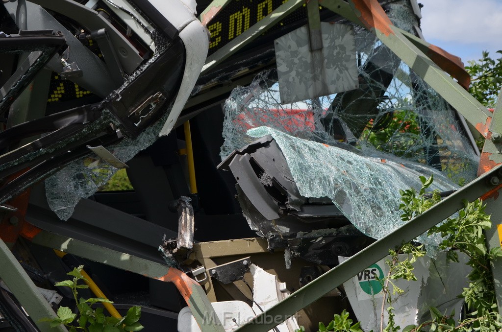 Schwerer Bus Unfall Koeln Porz Gremberghoven Neuenhofstr P225.JPG - Miklos Laubert